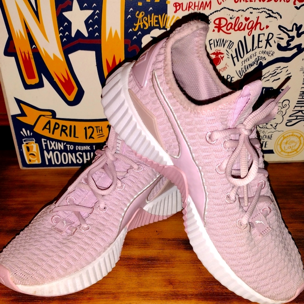 Puma women's size 7 shoes